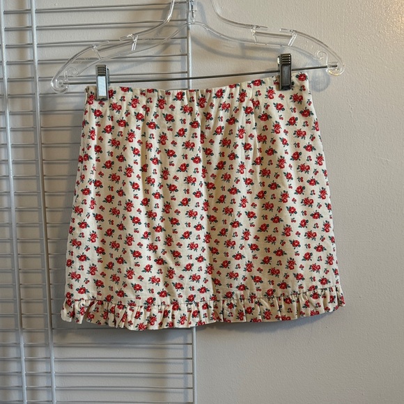Zara Cream Mini Skirt with Red Floral Print - Picture 4 of 5